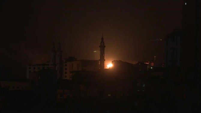 空爆は、ハマスの軍事部門であるアルカサム旅団に属する2つの基地を標的にしたものであった。(AFP)