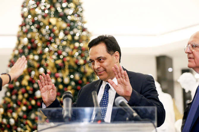レバノンの新首相に指名され記者会見に臨むハッサン・ディアブ氏。2019年12月19日、同国バーブダの大統領宮殿で。（ロイター/モハメド・アザキール記者）