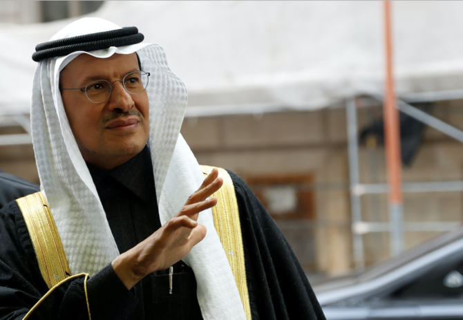 サウジアラビアのエネルギー相アブドゥルアズィーズ・ビン=サルマン王子は、2019年12月5日に、オーストリアの首都ウィーンにあるOPEC本部に到着する。（ロイター）