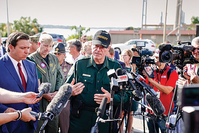 フロリダの基地への襲撃事件の後、エスカンビア郡のシェリフ・デイヴィッド・モーガンが、報道陣に語る。(Josh Brasted / GETTY IMAGES NORTH AMERICA / AFP)