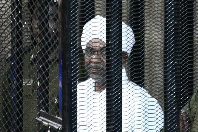 スーダンのオマル・アル・バシール前大統領は、外資を違法に獲得し使用した罪で起訴されており、有罪となった場合は最大10年間刑務所に送られる可能性がある。(AFP通信)