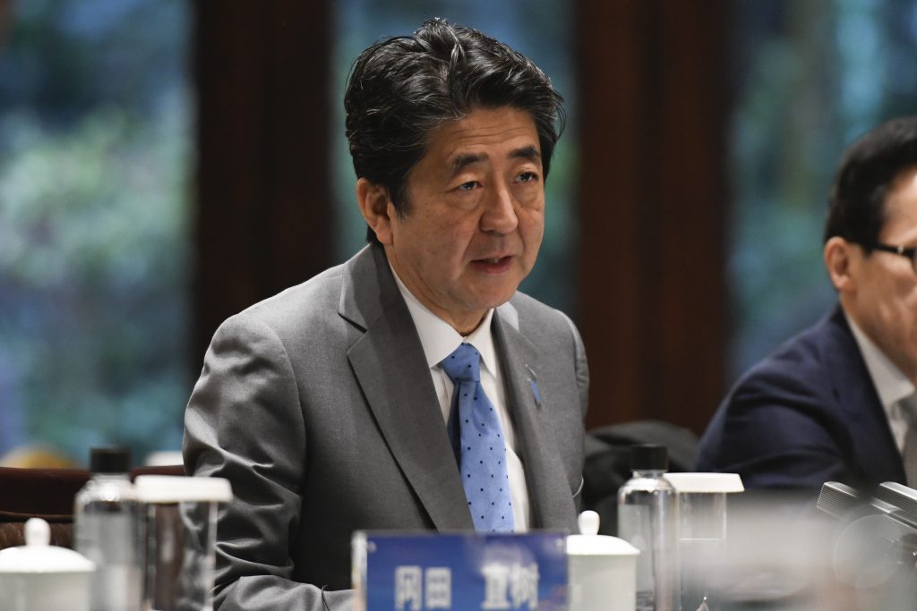 首相は、国王が伝統保持と近代化を調和した国づくりを主導し、オマーンの発展を導いたと称賛。(AFP)