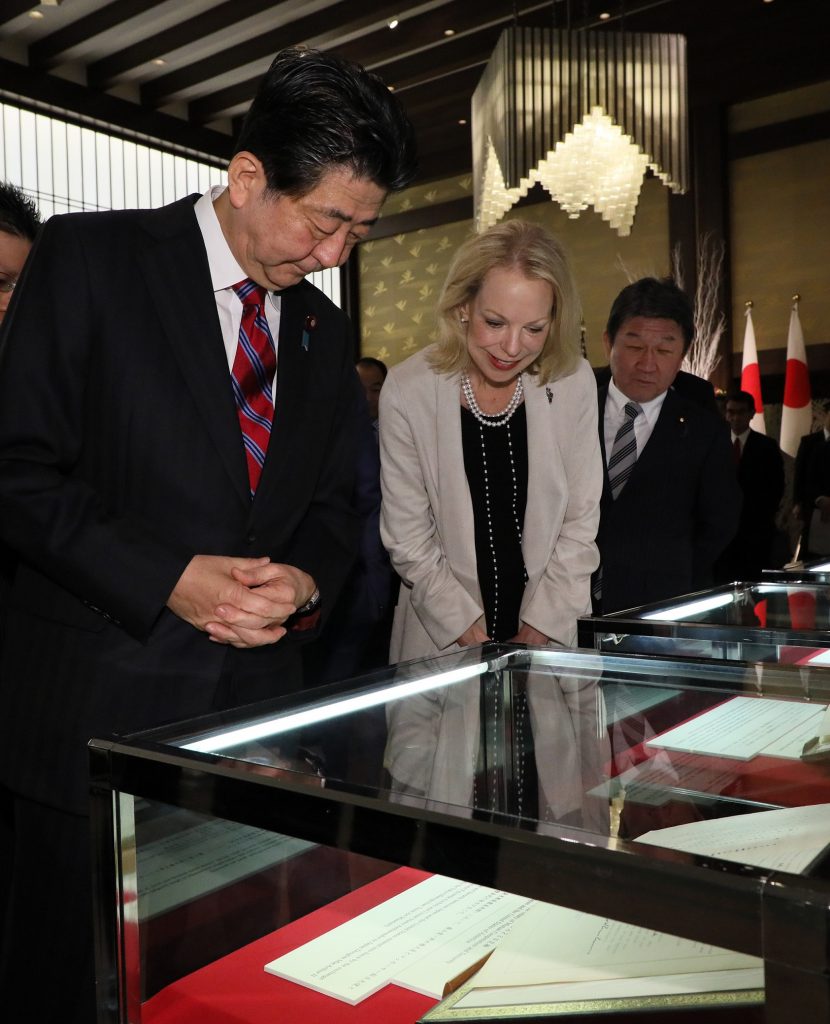 また、安倍首相は同盟強化の努力を日夜続けた人々に,深い感謝をささげるとともに,「希望の同盟」である日米同盟の希望の光を,さらに輝かせる旨を表明した。