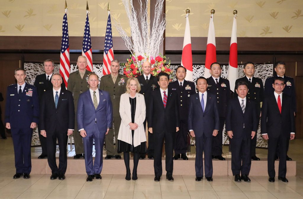また、安倍首相は同盟強化の努力を日夜続けた人々に,深い感謝をささげるとともに,「希望の同盟」である日米同盟の希望の光を,さらに輝かせる旨を表明した。