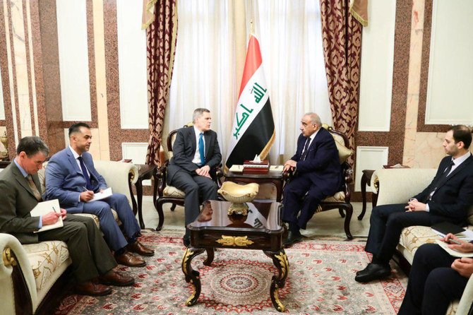 イラク首相アデル・アブドルマハディは、2020年1月6日、イラクのバグダッドでマシュー・トゥーラー在イラク米国大使と会談した。（ロイター）
