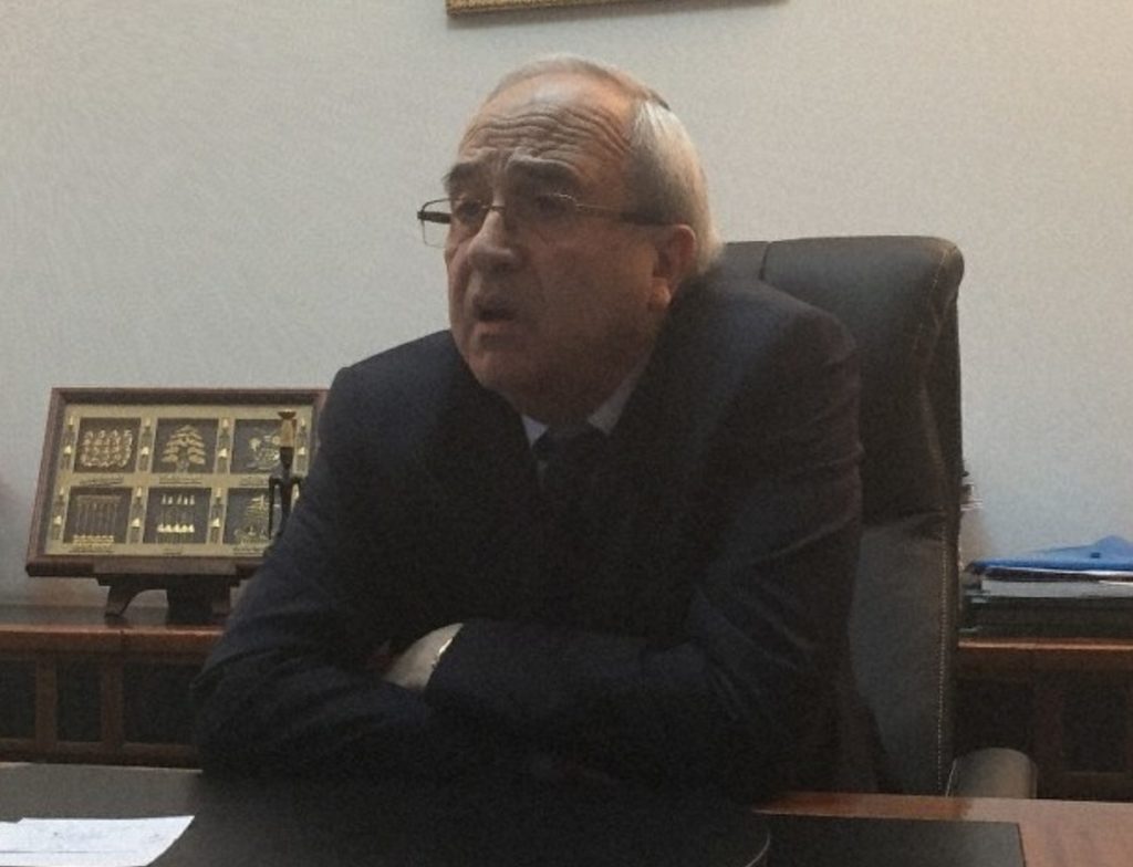 レバノン法相のアルバート・サーハン氏が2020年1月3日、レバノンのベイルートで毎日新聞とのインタビューで語る。(提供)