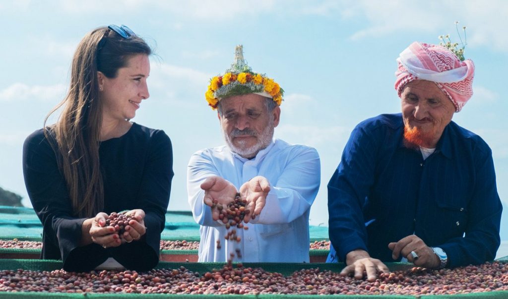 ジャザンの農業者にとって、コーヒー作りは非常に尊敬すべき職業であり、地域全体に文化的アイデンティティと地位を提供している。 （モハメッド・アルバイジャン）