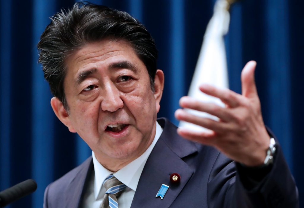 安倍晋三首相はウイルスのリスクを最小限にとどめるため、テレワークや時差出勤を国民に呼びかけている。（AFP通信）