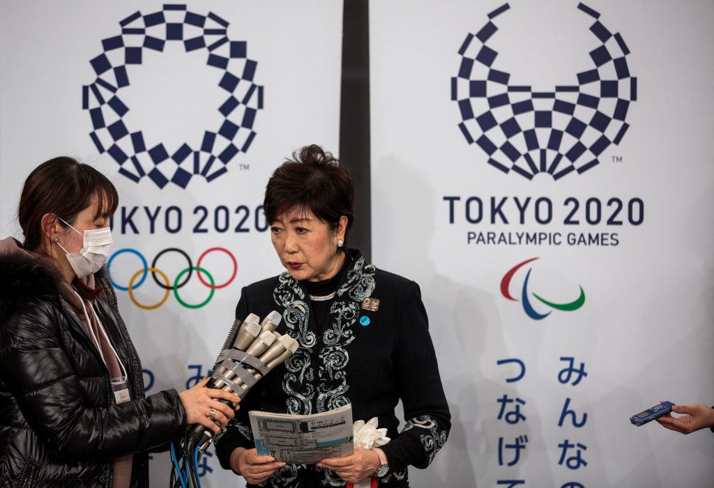 都知事は現在、地方や国の当局と協力し、ウイルスの監視方法や、市民を守るための感染拡大への対策を実施している、と話した。(AFP)