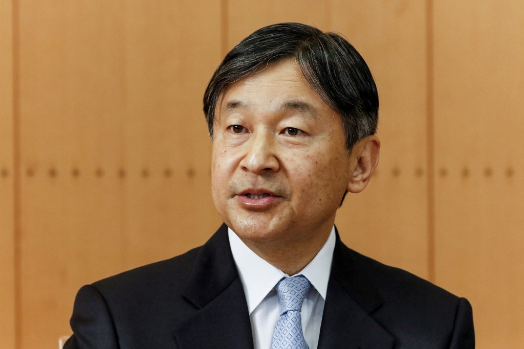 「象徴としての私の道は始まってまだ間もない」。赤坂御所で21日に行われた天皇陛下の60歳の誕生日記者会見。(AFP)