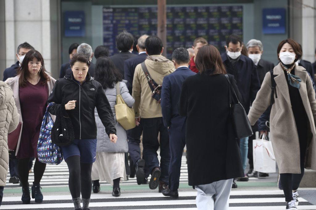 近年の日本は成長を持続させるために中国からの観光客に頼っていたが、訪問者数は落ち込み続け、いまや微々たるものとなっている。(AP)