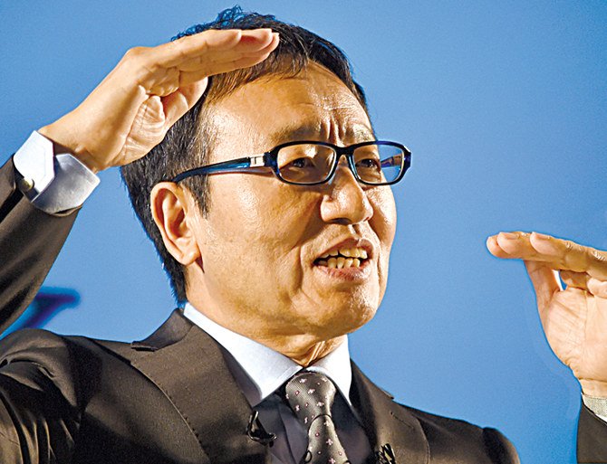 第3四半期の利益を15%増と報告したソフトバンクの宮内謙社長兼CEOは、同社が慢性的に過小評価されているとするエリオットの意見について「プラス」と述べた。(AFP)