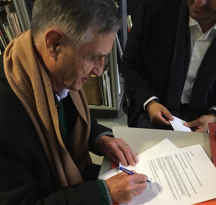 ルフェーヴル氏は、パリ・アラブ世界研究所(IMA)で開催中の『ウラー――アラビアの奇観』展を訪れたことをきっかけに、硬貨の返還を思い立った。