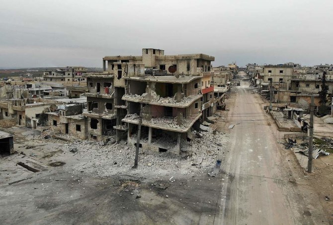  政府軍による反体制派の最後の主要な砦への数週間にわたる攻撃の後、シリア・イドリブ県のマアレット・アル・ナーサン村の破壊された建物。（AFP）