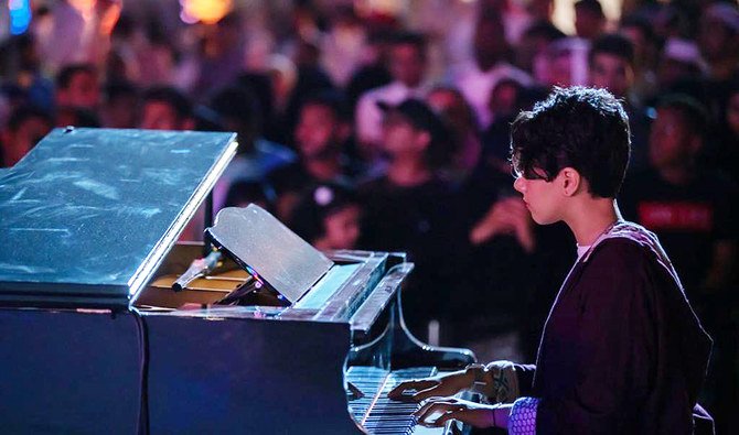 15歳のサウジ人女性ピアニストが彼女の音楽の旅を振り返る Arab News