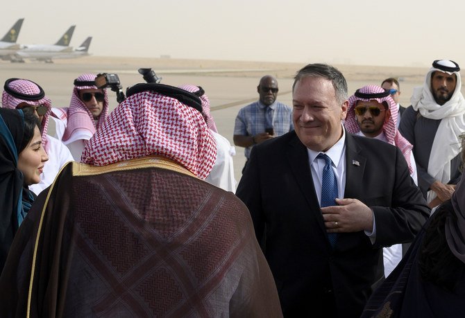 2020年2月19日、サウジアラビアの首都リヤドにあるキング・ハリド国際空港に到着したマイク・ポンペオ米国務長官。（AFP）