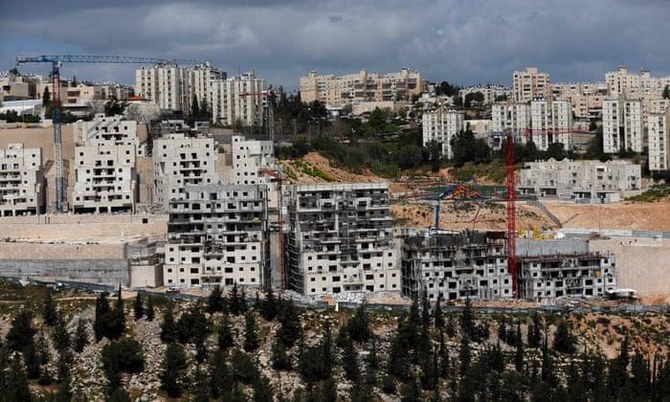 イスラエルの建設用クレーンと掘削機。東エルサレム北部ネベ・ヤコフのユダヤ人入植地の建設現場にて。 （AFP）