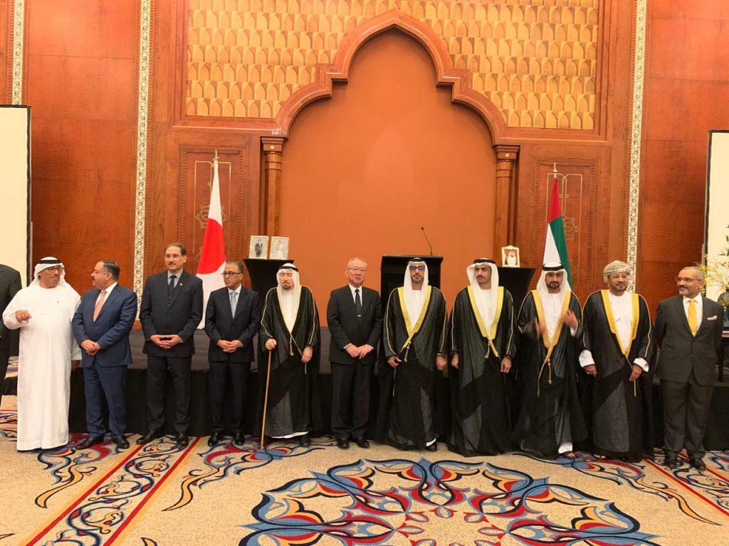 在UAE中島明彦大使を囲む各代表と外交官たち