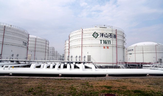 中国の上海の洋山港の石油貯蔵庫で見られる石油タンク。（ロイター通信/資料写真）