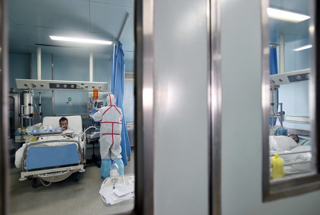 中国武漢市で重度の肺炎で入院していた６０代の日本人男性が死亡したと発表した。(AFP)