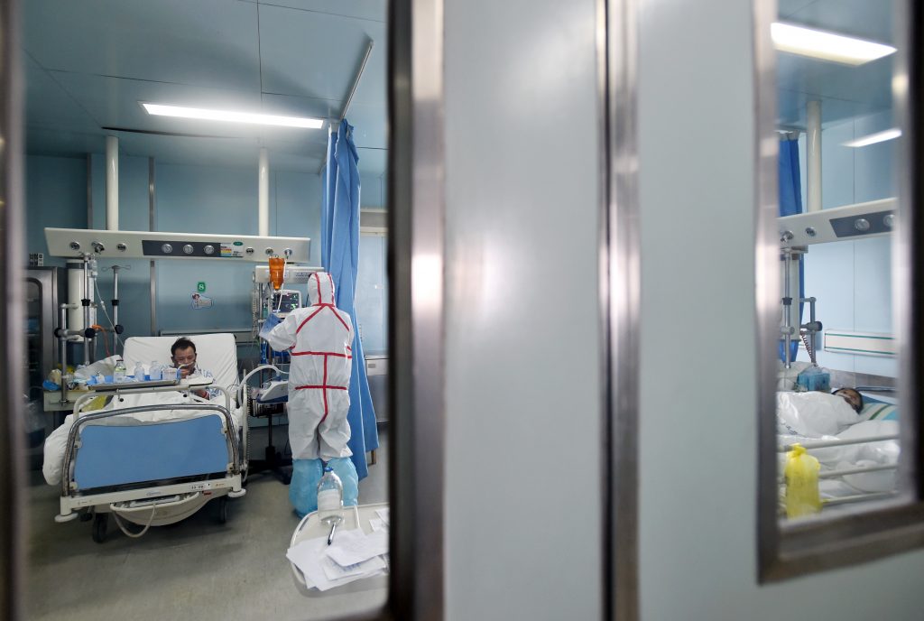 中国武漢市で重度の肺炎で入院していた60代の日本人男性が死亡したと発表した。(AFP)