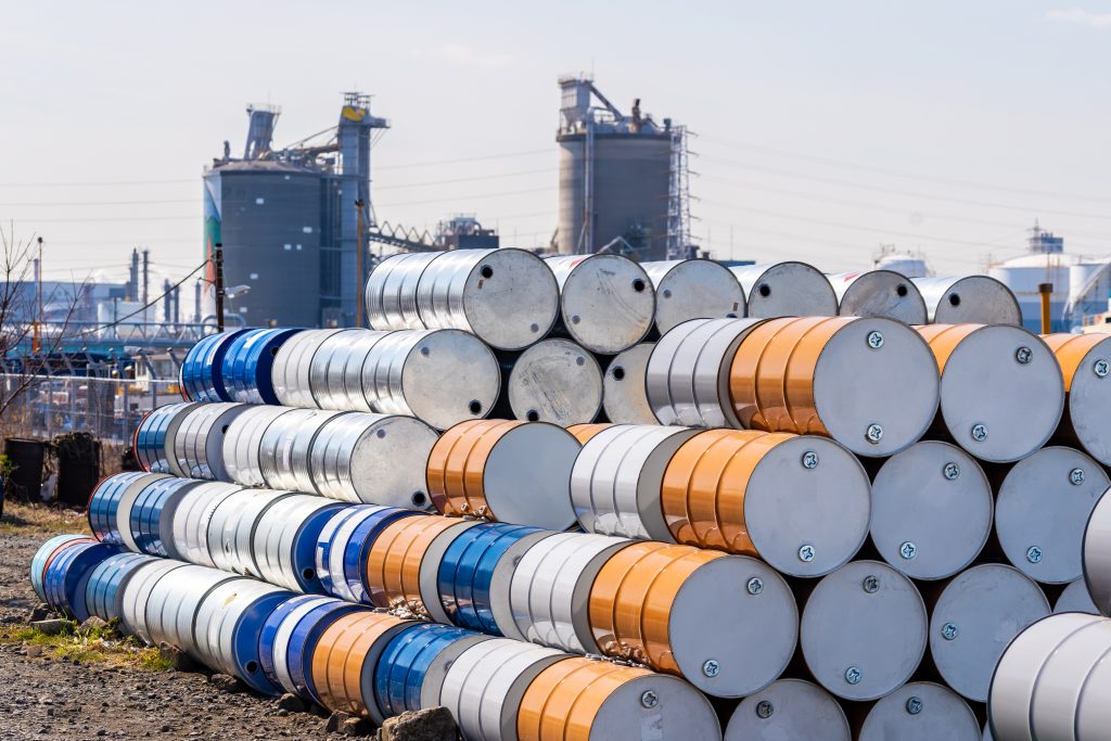 12月の日本の原油輸入総量は、9993万バレルに達したと資源エネルギー庁は発表した。(Shutterstock)