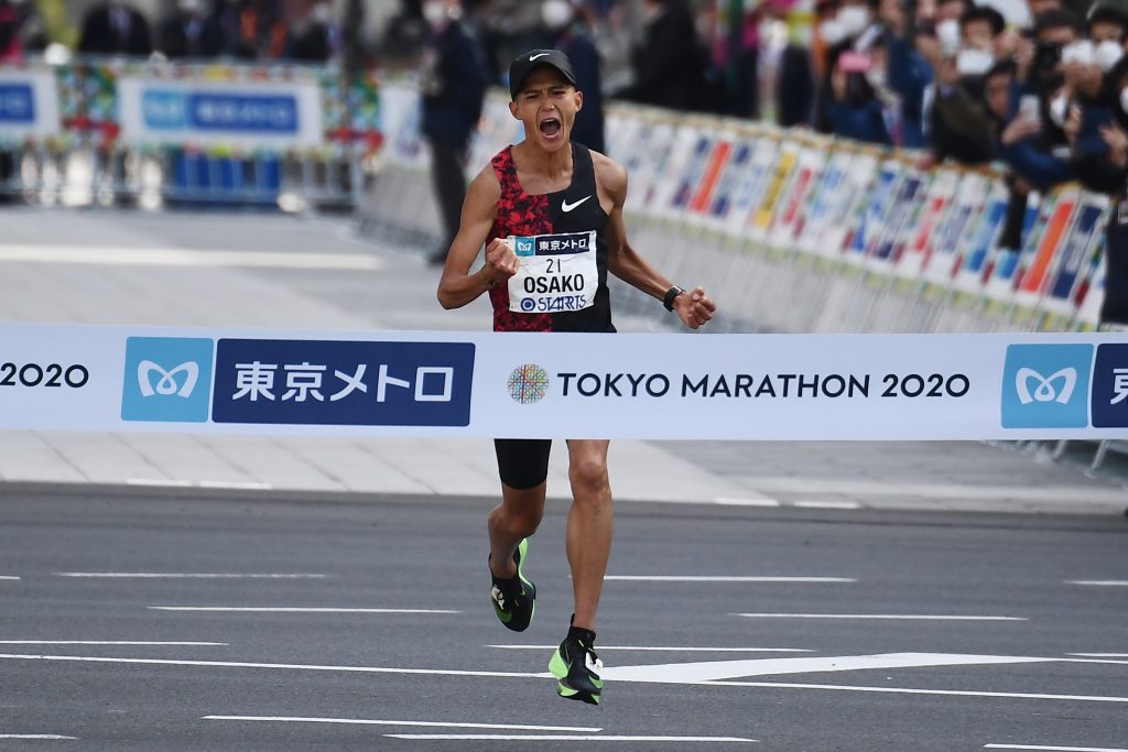 日本の大迫傑選手は東京マラソン男子の部4位でゴールした。 (AFP)