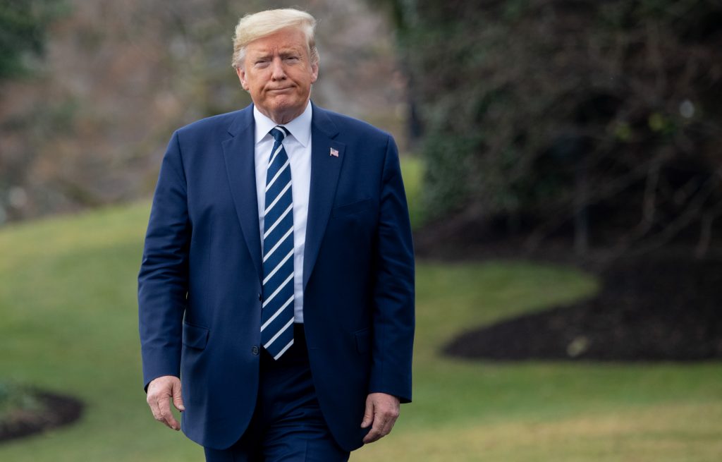 トランプ米大統領が新型コロナウイルス感染拡大を受けた入国・渡航制限強化をめぐり、日本などの状況を注視していると発言したことについて (AFP)