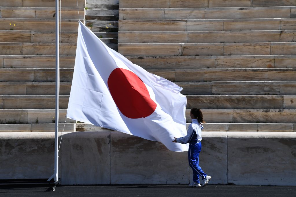 来年以降に延期となれば、経済損失は３兆円以上との民間試算もあり、日本経済全体に痛手となるのは避けられない。(AFP)