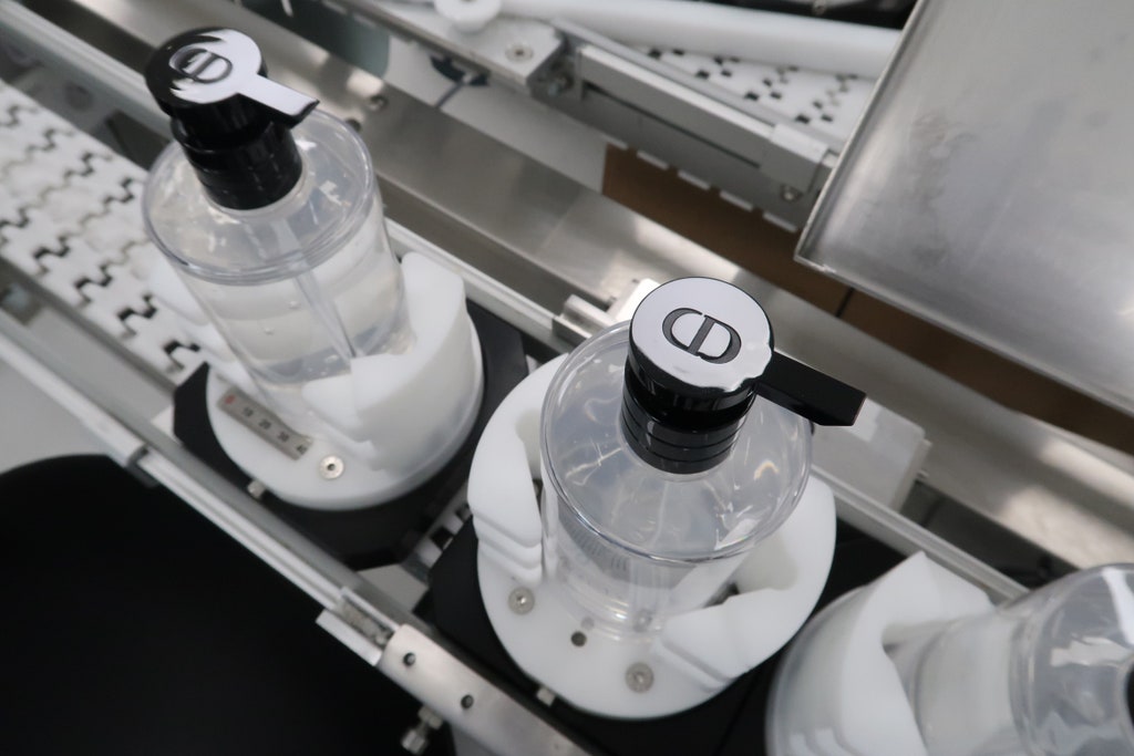 エタノール製ジェルを製造するパルファムクリスチャンディオールの生産施設。（LVMH / Instagram）