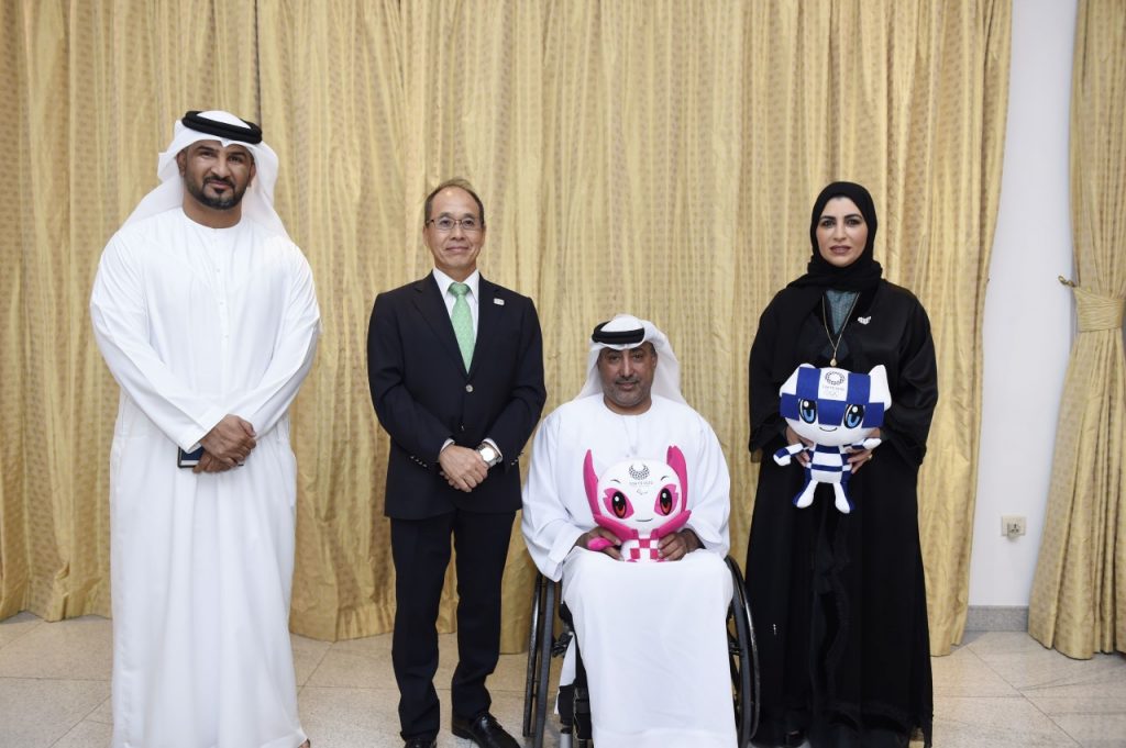 UAEの国内オリンピック委員会代表団がドバイの日本領事館を訪れる。（提供） 