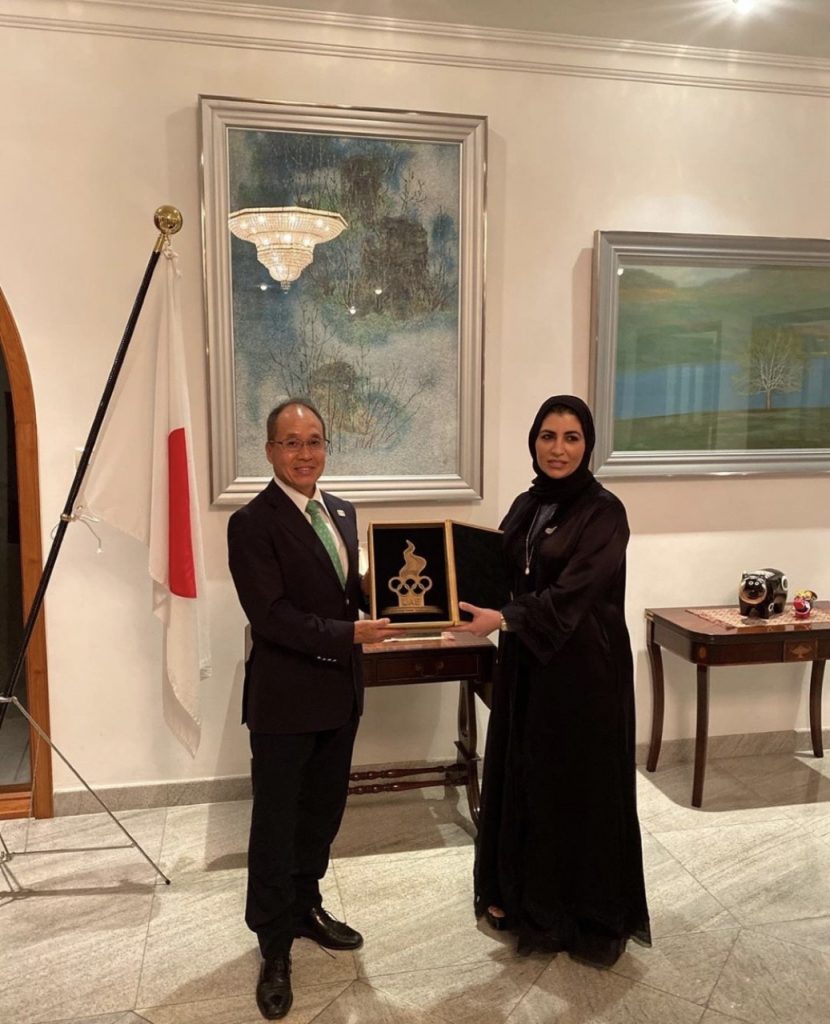 UAEの国内オリンピック委員会の代表団がドバイの日本領事館を訪れる。（インスタグラム/@japan_cons_dubai）