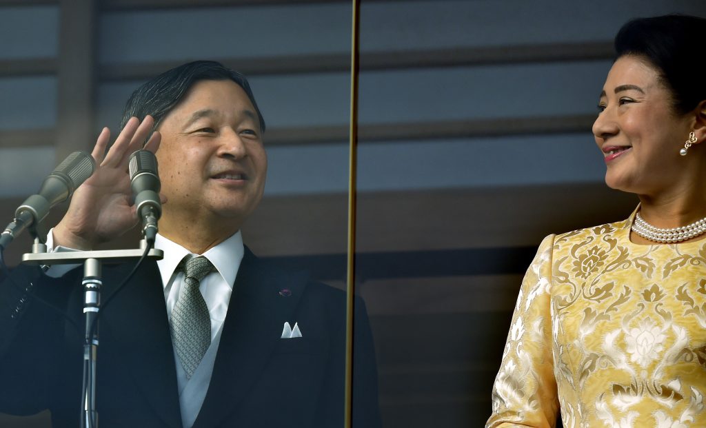 女王エリザベス2世の招待を受け、徳仁天皇陛下と雅子皇后は昨年の5月1日の天皇の即位以来、最初の公式の海外訪問をすることになっていた。（AFP/ファイル）