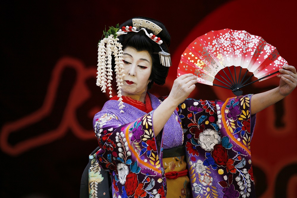 ウイルスは日常生活を分断するものの、「日本舞踊」を学ぶ弟子たちの稽古をつけてもらいたい気持ちは積極的だ。日本舞踊――江戸期（1603-1867）に端を発する日本の舞踏形式。（Shutterstock）