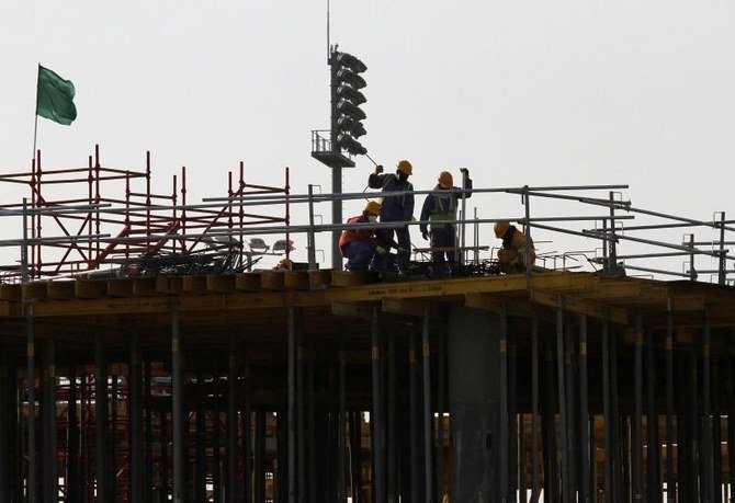 2016年3月26日、カタール・ドーハのアスパイアゾーンの建設現場で働く移民労働者ら。(ロイター)