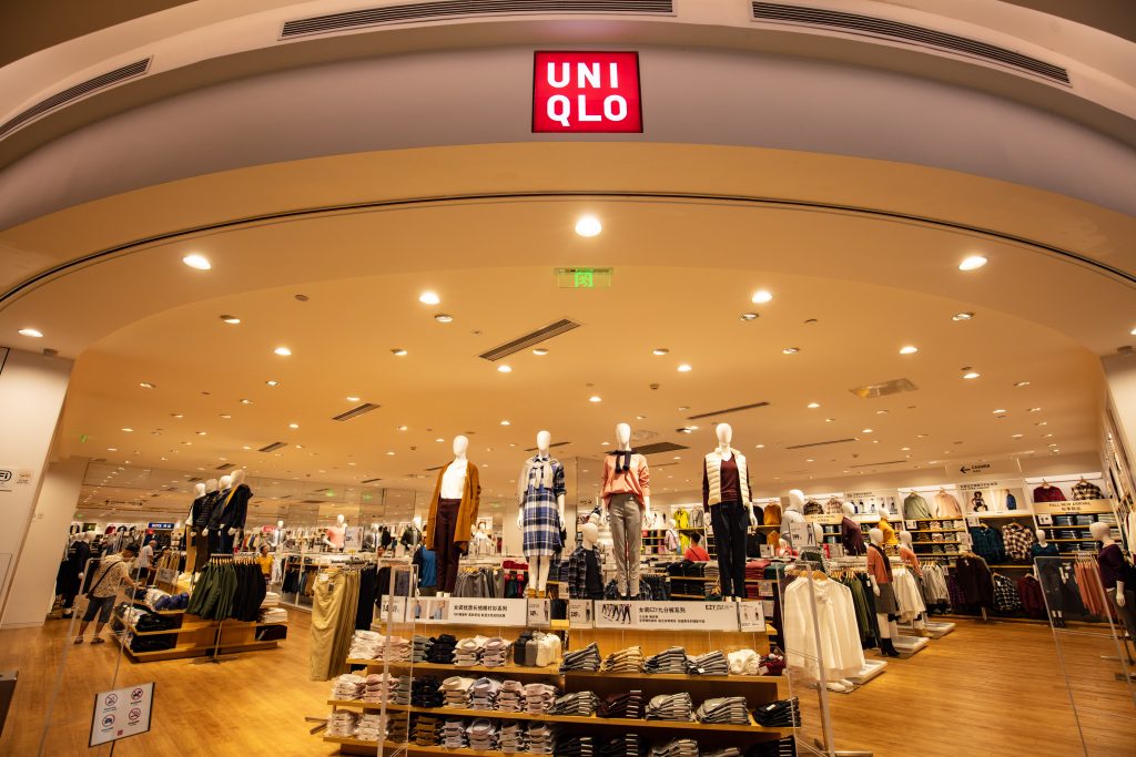 中国・上海のユニクロ繊維・衣料小売チェーン店。(シャッターストック)