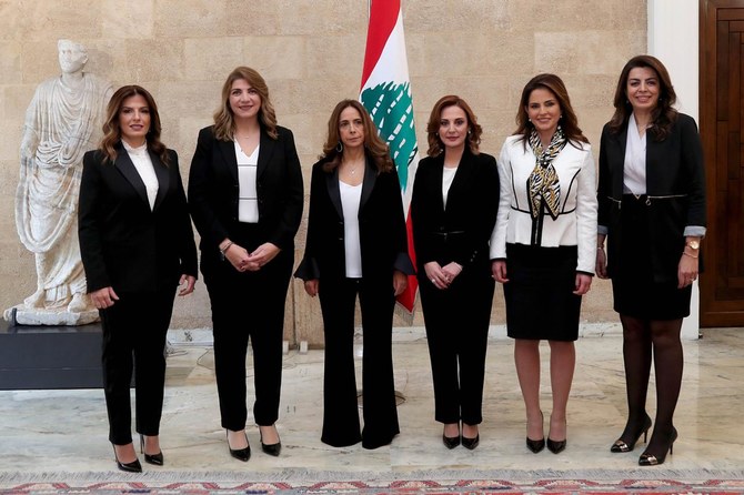 左から右へ、レバノン政府の女性たち: 労働大臣:Lamia Yammine、法務大臣:Marie-Claude Najem、 防衛大臣(副大統領): Zeina Akar、青少年スポーツ大臣:Vartineh Ohanian、情報大臣:Manal Abdul-Samad、 避難大臣:Ghada Shreim