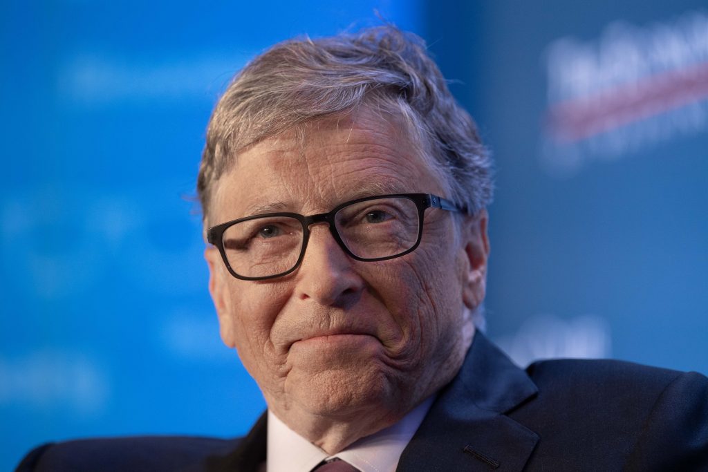 マイクロソフトの共同創業者であるビル・ゲイツ氏は、日本人以外の受賞者117名の一人。(AFP)