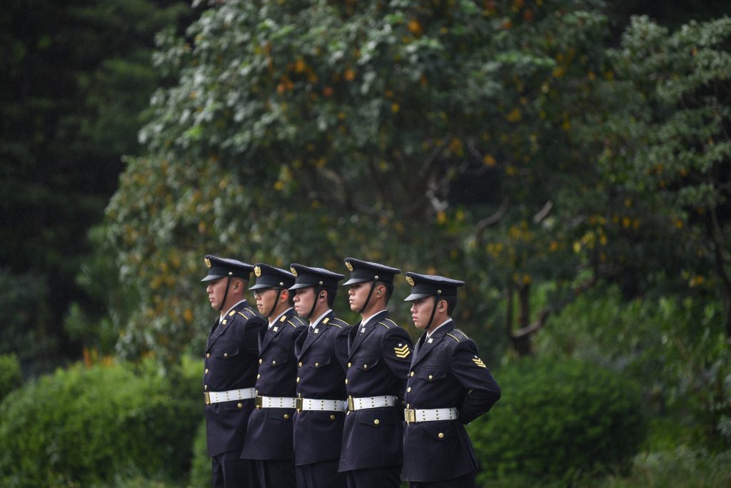 東京都などには６日までに、自衛隊員を連絡員として派遣した。(AFP)