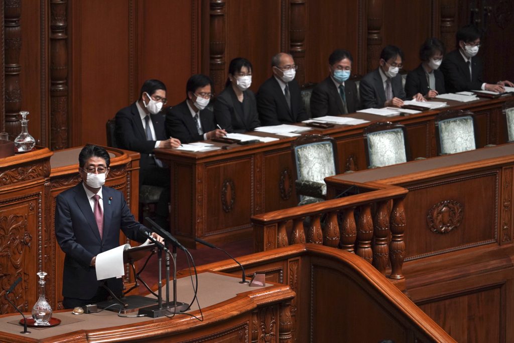  安倍晋三首相は、緊急事態宣言を発令する意向を固めた。(File photo/AP)