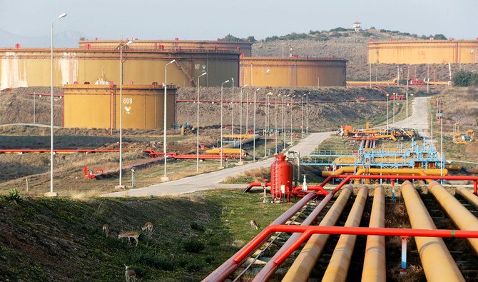 2014年2月19日、トルコのアダナ近郊にある、国営石油パイプライン会社（BOTAS）が運営する、地中海に面したジェイハン港の石油タンクの様子。（ロイター）
