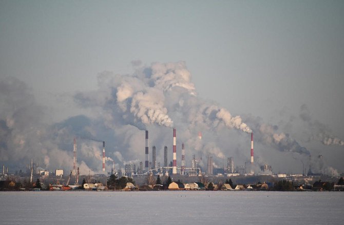 ロシアのオムスクにあるガスプロムネフチトの石油精製所の眺め（ロイター/Alexey Malgavko/ファイル写真）