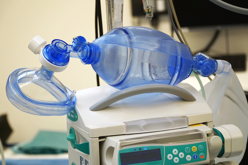 人工呼吸器は、呼吸に苦しむ患者を補助するが、新型コロナウイルスの影響を最も受けている多くの国で不足している。（Shutterstock）