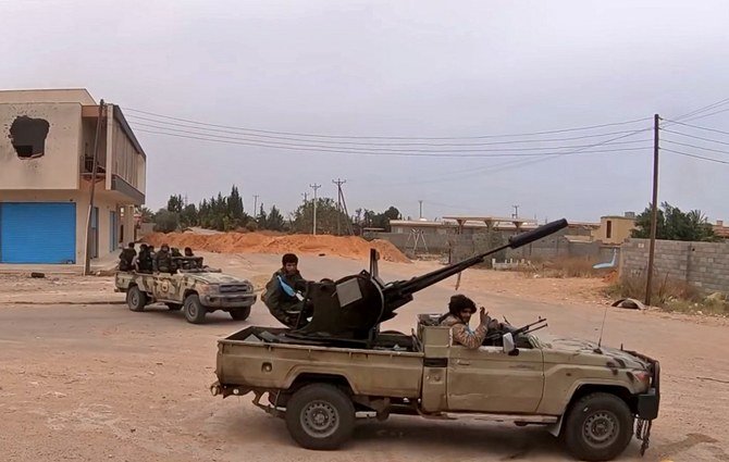 リビア国民軍の有力者ハリファ・ハフタルが、国を支配するために、政府軍と共に戦っている。(AFP通信)