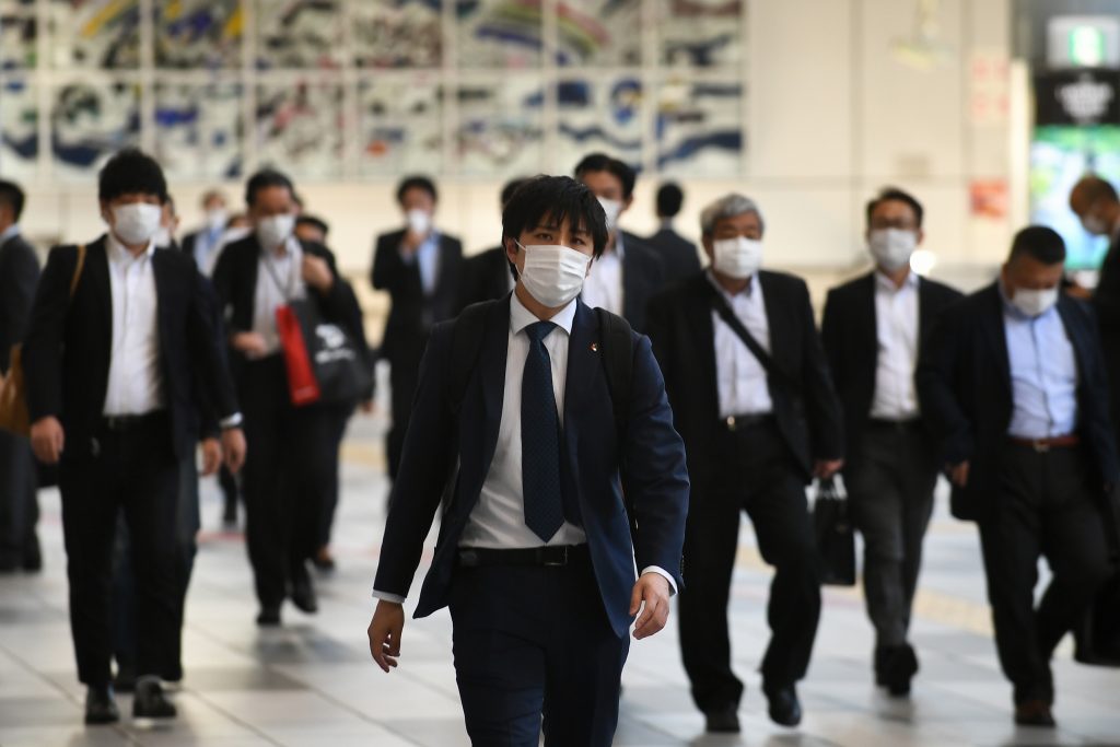 それ以外の企業でも、源泉所得税の納付書による算定などを認める。(AFP)　