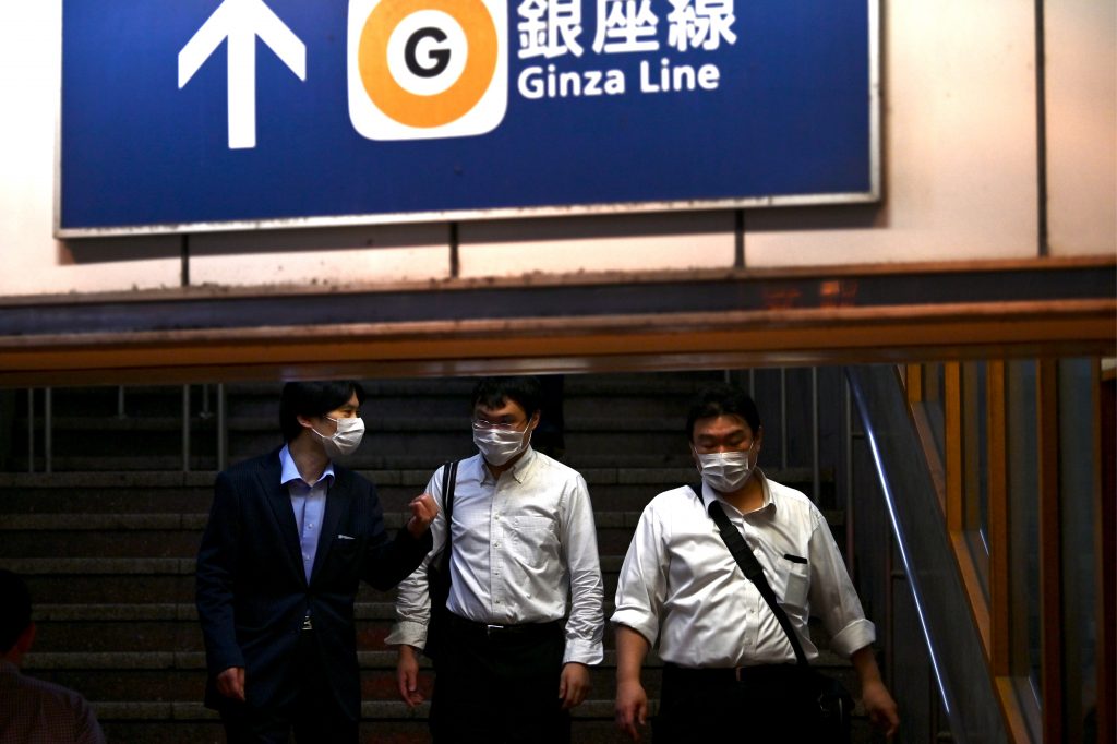 産業別では宿泊や道路旅客運送、飲食、製造などが多いという。　(AFP)