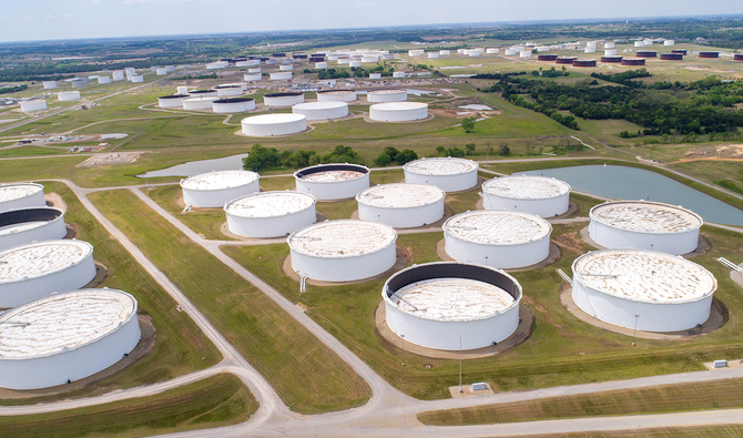米国オクラホマ州クッシングのクッシング石油ハブの航空写真に写る原油貯蔵タンク。（ロイター）