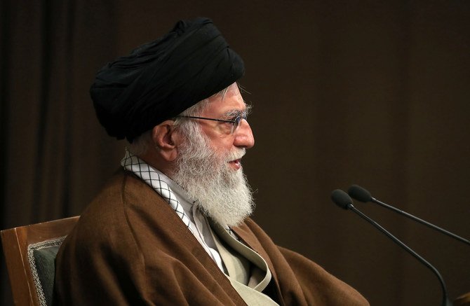 テレビ放映された演説で国民に話しかけるイランの最高指導者アヤトッラー・アリー・ハーメネイー師。テヘランで撮影。（ファイル/ AFP）