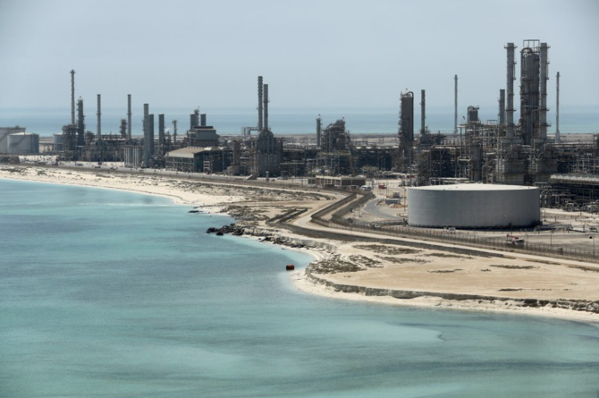 サウジアラビアにあるサウジ・アラムコのラス・タヌラ製油所と石油ターミナル。(ロイター通信/ファイル写真)