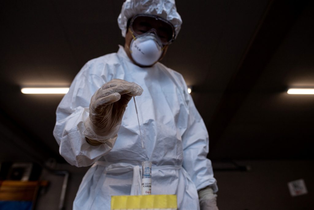 最適な抗原たんぱく質を生み出すよう、組み換えワクチン技術を持つ都医学総研がｍＲＮＡを設計する。(AFP)